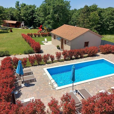 Guest House Flora Пазин Экстерьер фото