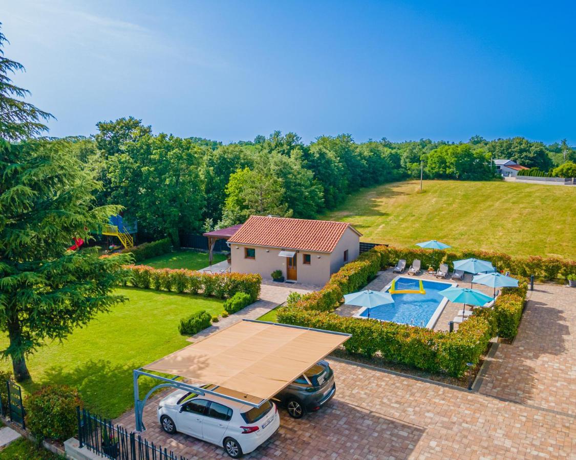 Guest House Flora Пазин Экстерьер фото