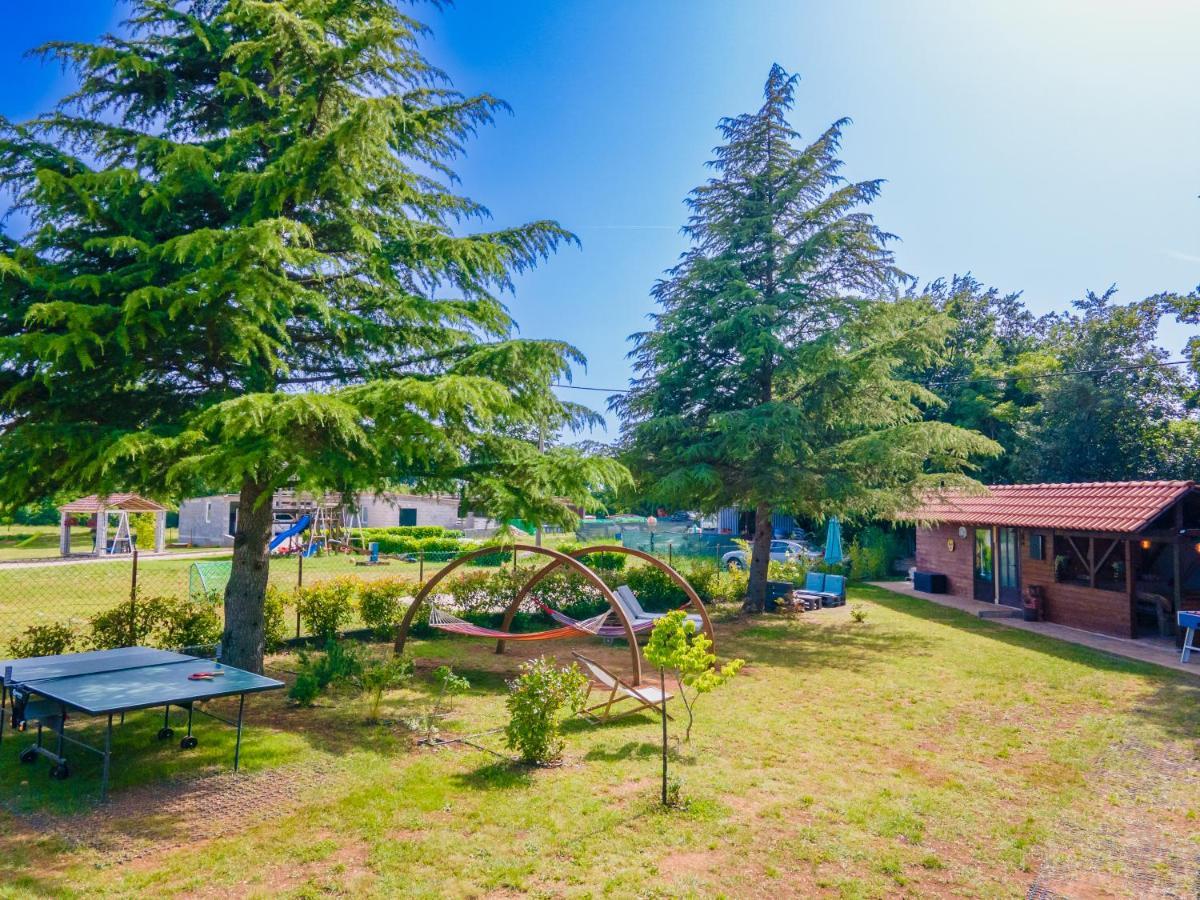 Guest House Flora Пазин Экстерьер фото