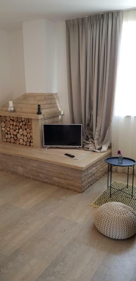 Guest House Flora Пазин Экстерьер фото