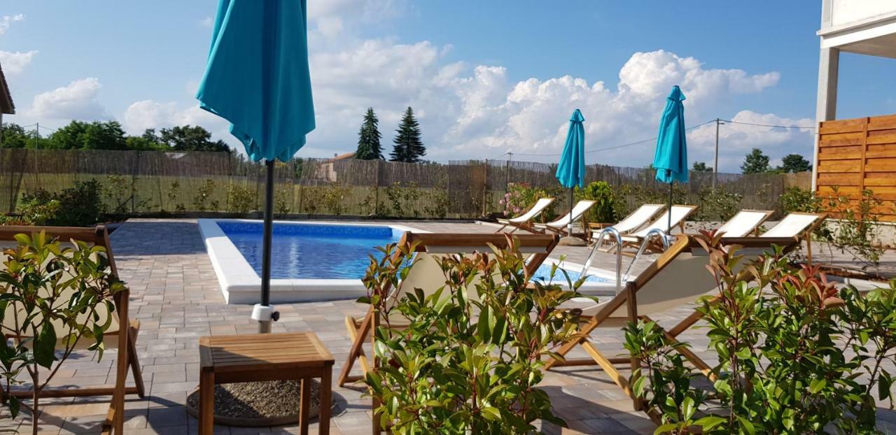 Guest House Flora Пазин Экстерьер фото